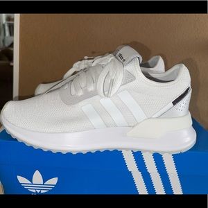 White Adidas shoes women’s size 7